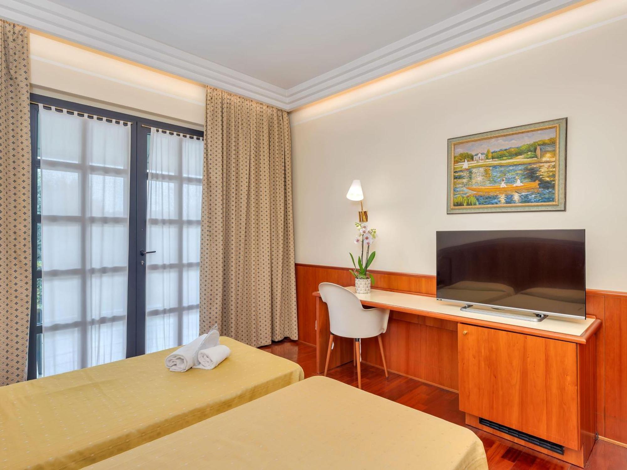 B&B Hotels Hotel Prestige Ornago Εξωτερικό φωτογραφία
