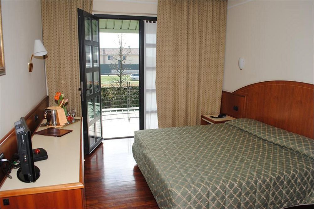 B&B Hotels Hotel Prestige Ornago Εξωτερικό φωτογραφία